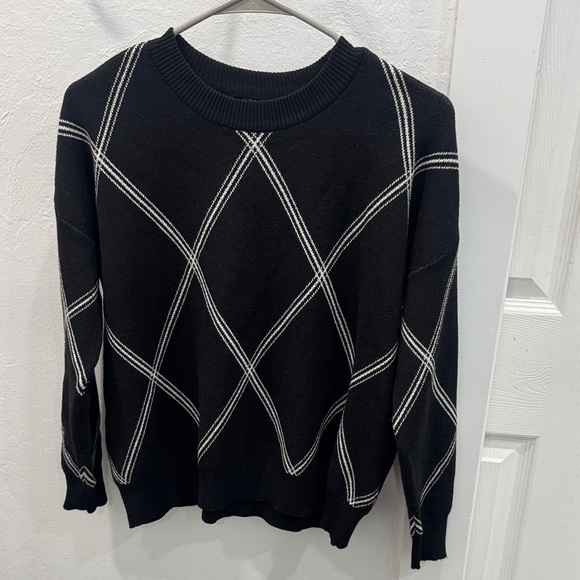 T Tahari Sweaters - T Tahari Black and White Knit Sweater